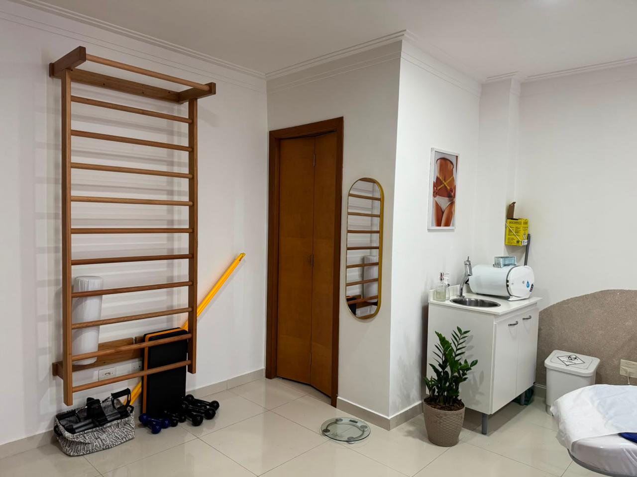 Área de reabilitação com espaldar